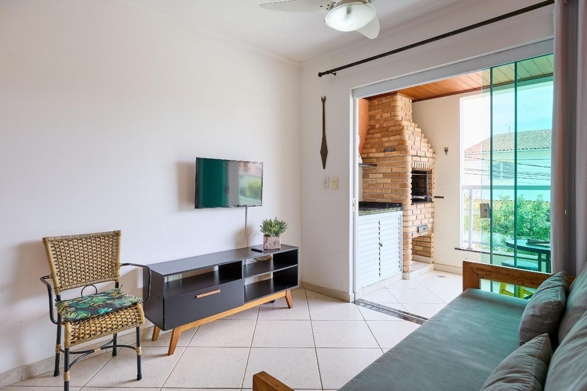 Apartment Af11: Perto Praias E Comercio, Piscina, Ar, Wi-fi, Varanda Gourmet Ubatuba